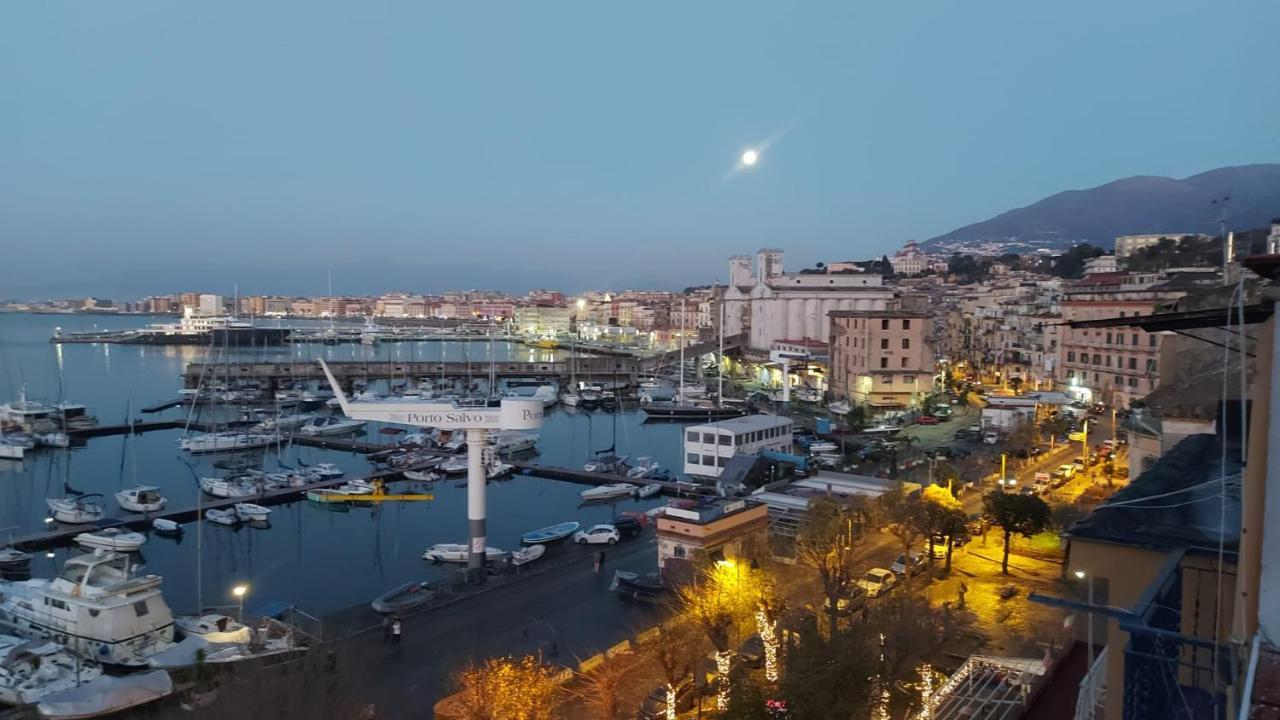 Coralinetiny Acomodação com café da manhã Castellammare di Stabia Exterior foto